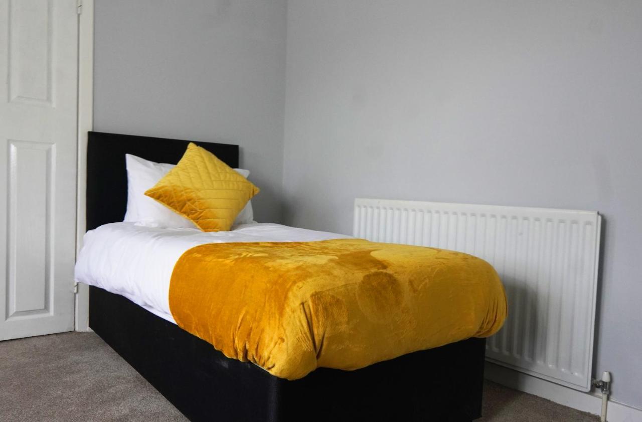 Portobello House - Four Bedroom House Perfect For Contractors - Sleeps 6 - Free Parking Wolverhampton Bagian luar foto