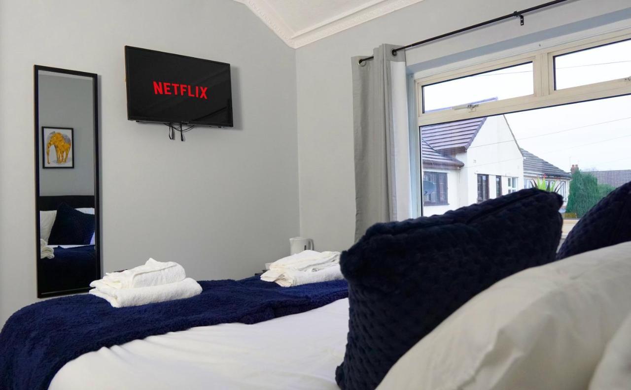 Portobello House - Four Bedroom House Perfect For Contractors - Sleeps 6 - Free Parking Wolverhampton Bagian luar foto