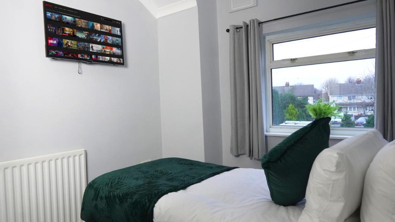 Portobello House - Four Bedroom House Perfect For Contractors - Sleeps 6 - Free Parking Wolverhampton Bagian luar foto