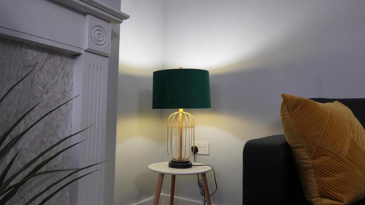 Portobello House - Four Bedroom House Perfect For Contractors - Sleeps 6 - Free Parking Wolverhampton Bagian luar foto