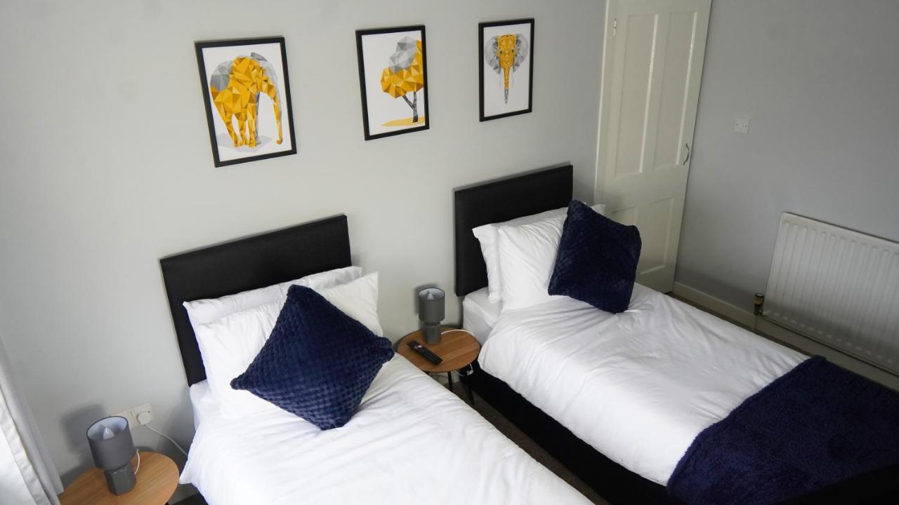 Portobello House - Four Bedroom House Perfect For Contractors - Sleeps 6 - Free Parking Wolverhampton Bagian luar foto