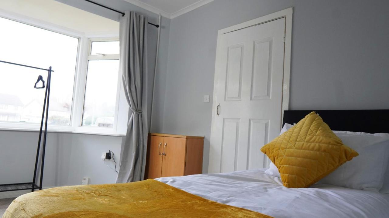 Portobello House - Four Bedroom House Perfect For Contractors - Sleeps 6 - Free Parking Wolverhampton Bagian luar foto