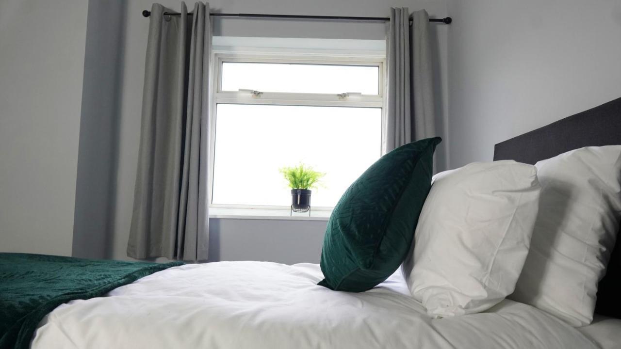 Portobello House - Four Bedroom House Perfect For Contractors - Sleeps 6 - Free Parking Wolverhampton Bagian luar foto