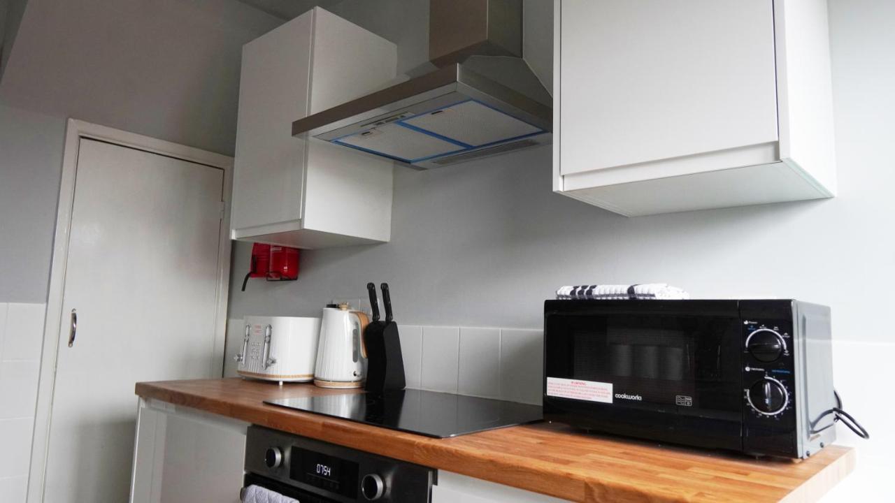 Portobello House - Four Bedroom House Perfect For Contractors - Sleeps 6 - Free Parking Wolverhampton Bagian luar foto