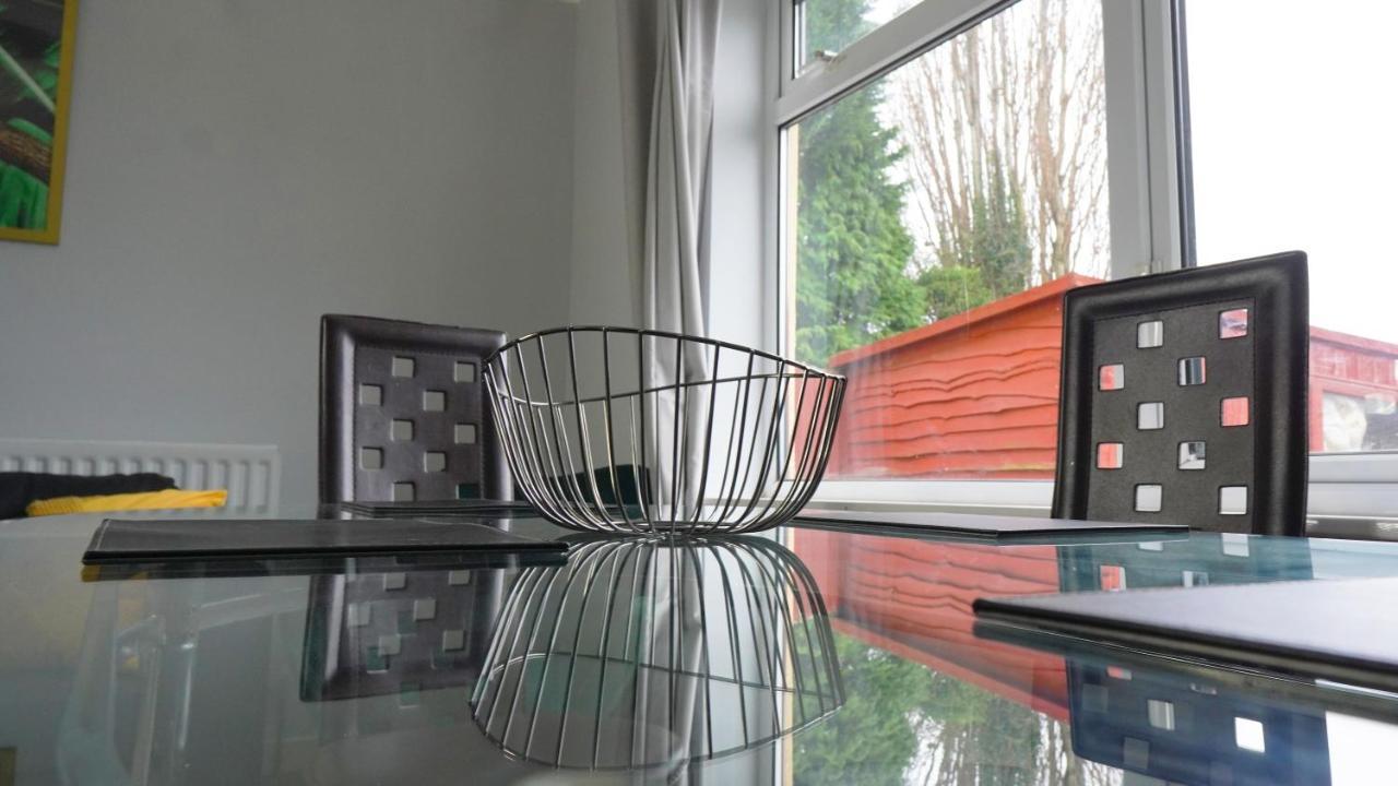 Portobello House - Four Bedroom House Perfect For Contractors - Sleeps 6 - Free Parking Wolverhampton Bagian luar foto