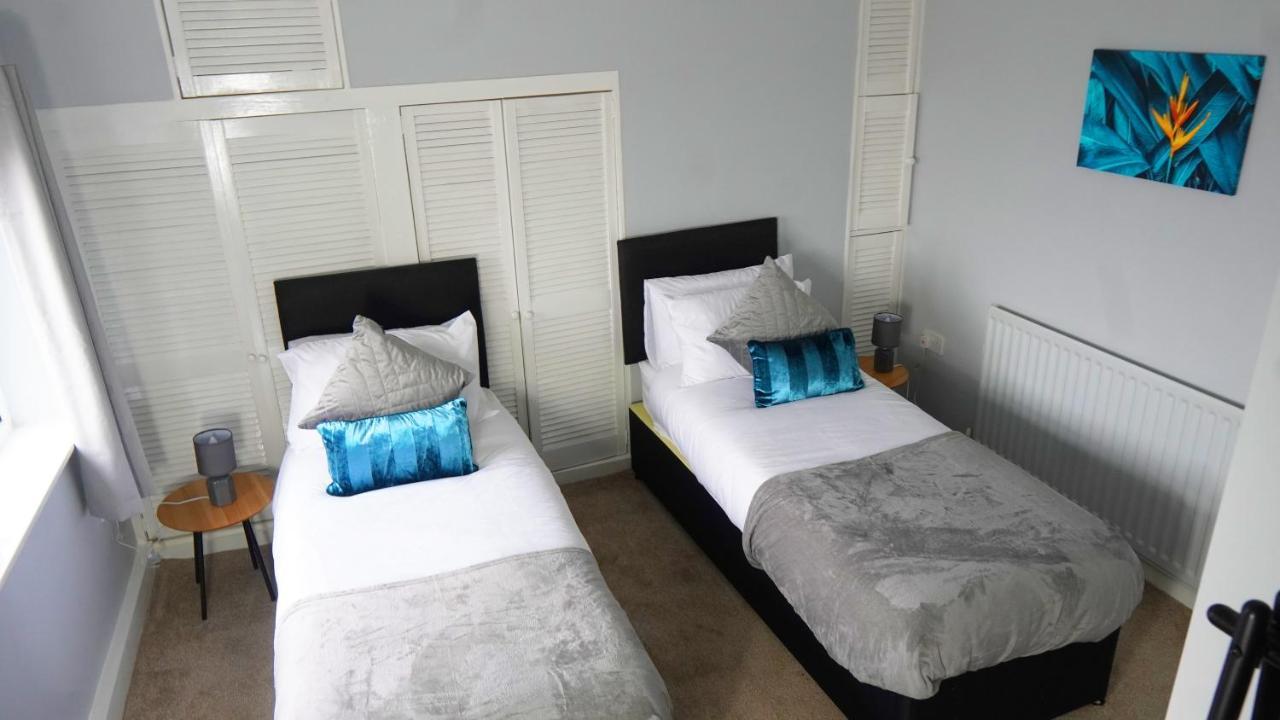 Portobello House - Four Bedroom House Perfect For Contractors - Sleeps 6 - Free Parking Wolverhampton Bagian luar foto
