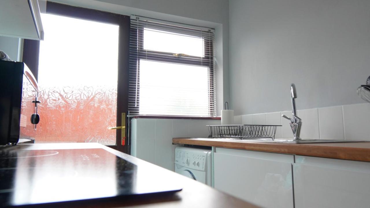 Portobello House - Four Bedroom House Perfect For Contractors - Sleeps 6 - Free Parking Wolverhampton Bagian luar foto
