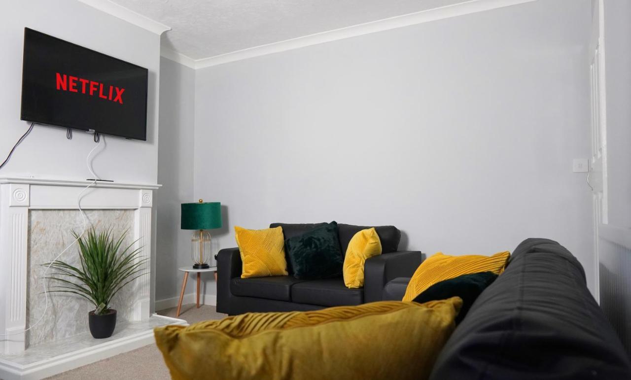 Portobello House - Four Bedroom House Perfect For Contractors - Sleeps 6 - Free Parking Wolverhampton Bagian luar foto