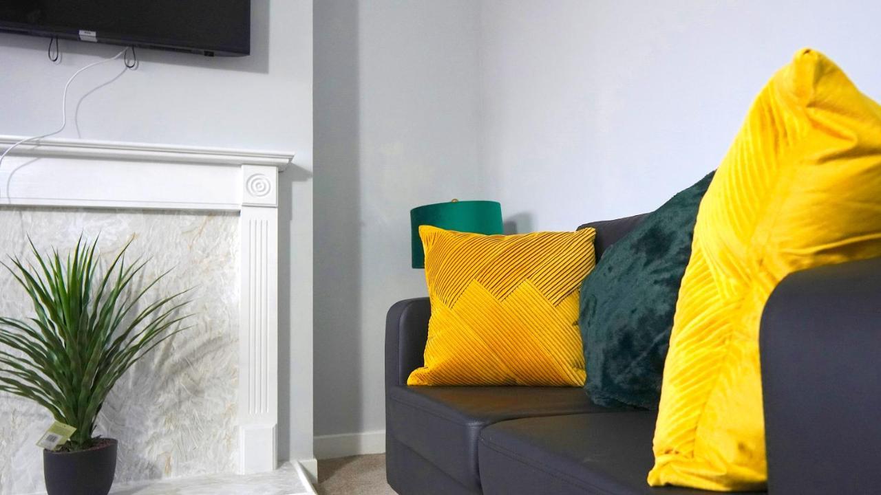 Portobello House - Four Bedroom House Perfect For Contractors - Sleeps 6 - Free Parking Wolverhampton Bagian luar foto