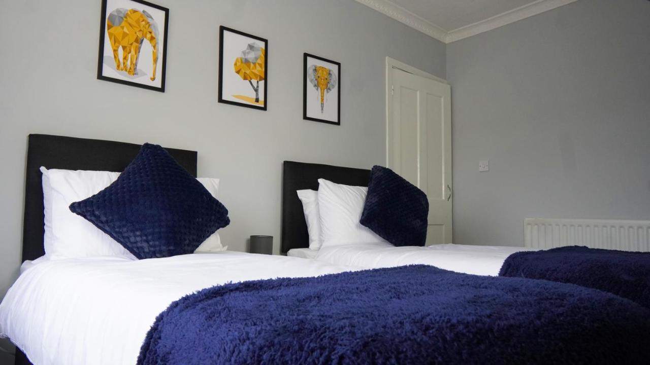 Portobello House - Four Bedroom House Perfect For Contractors - Sleeps 6 - Free Parking Wolverhampton Bagian luar foto