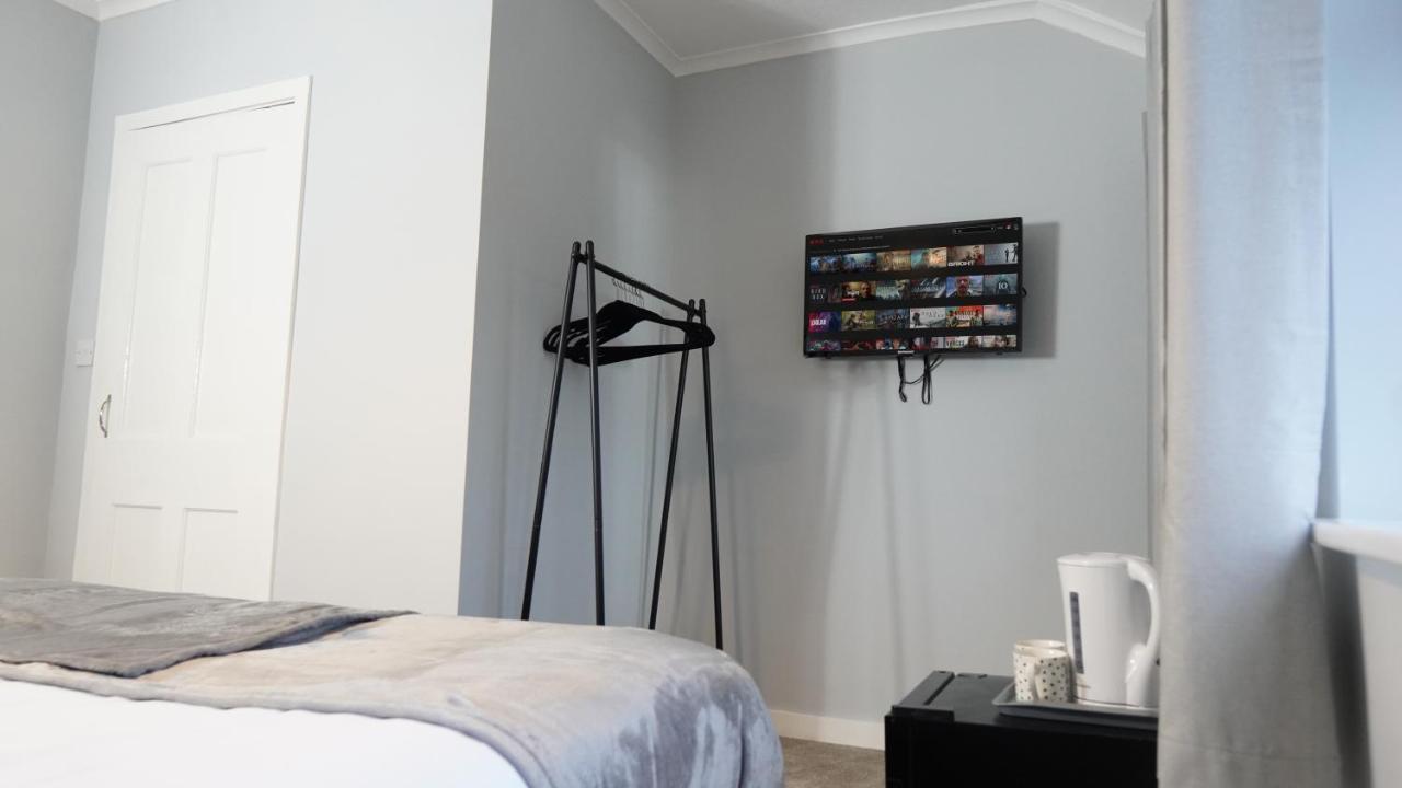 Portobello House - Four Bedroom House Perfect For Contractors - Sleeps 6 - Free Parking Wolverhampton Bagian luar foto