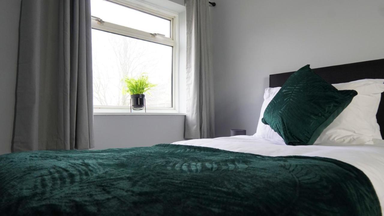 Portobello House - Four Bedroom House Perfect For Contractors - Sleeps 6 - Free Parking Wolverhampton Bagian luar foto