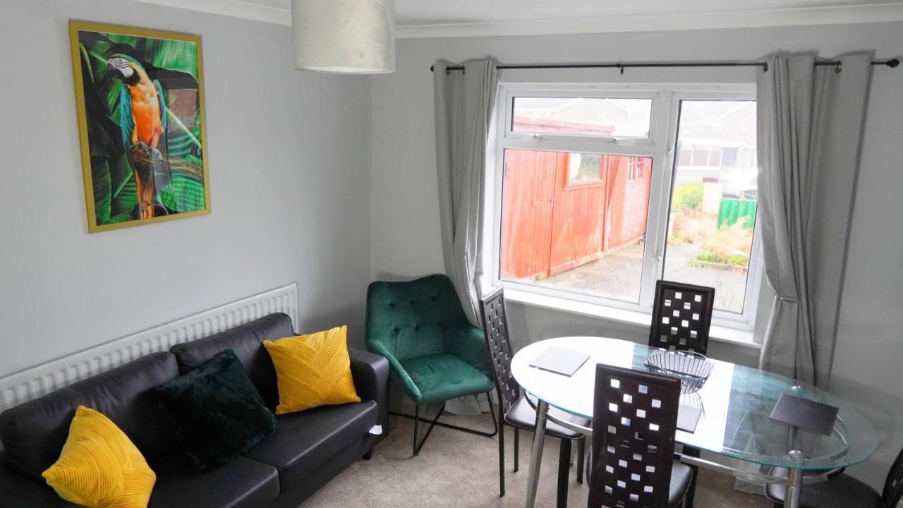 Portobello House - Four Bedroom House Perfect For Contractors - Sleeps 6 - Free Parking Wolverhampton Bagian luar foto