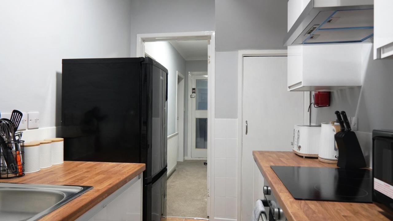 Portobello House - Four Bedroom House Perfect For Contractors - Sleeps 6 - Free Parking Wolverhampton Bagian luar foto
