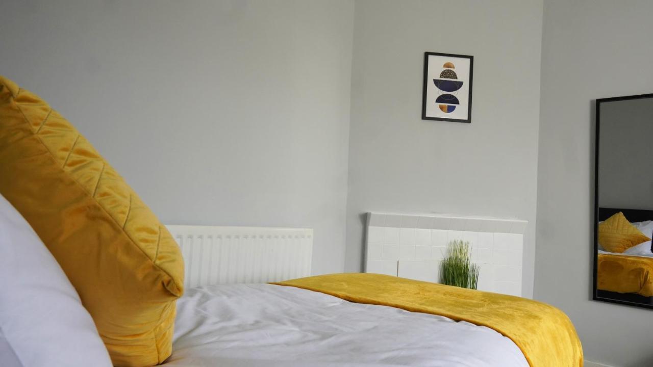 Portobello House - Four Bedroom House Perfect For Contractors - Sleeps 6 - Free Parking Wolverhampton Bagian luar foto