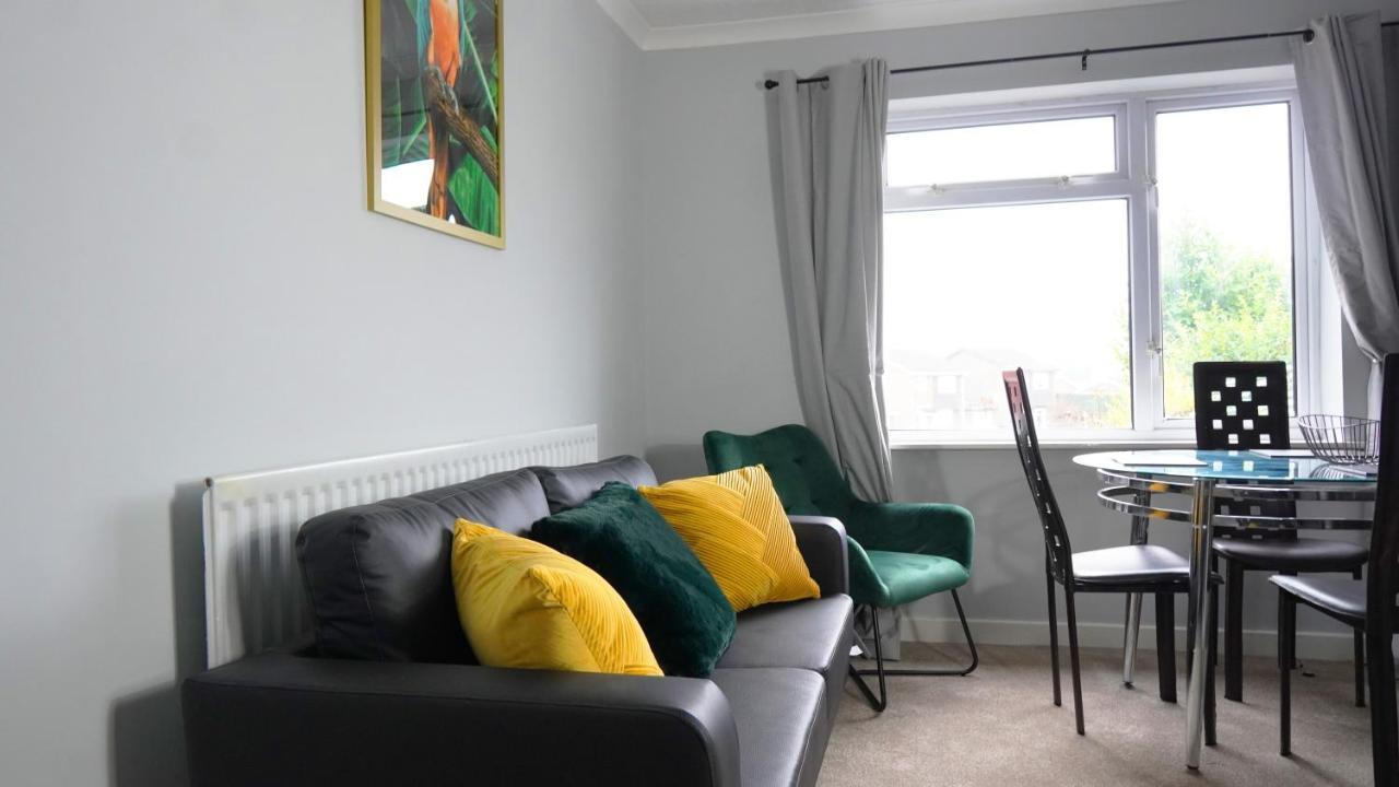 Portobello House - Four Bedroom House Perfect For Contractors - Sleeps 6 - Free Parking Wolverhampton Bagian luar foto