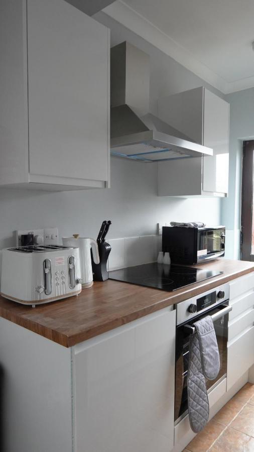 Portobello House - Four Bedroom House Perfect For Contractors - Sleeps 6 - Free Parking Wolverhampton Bagian luar foto